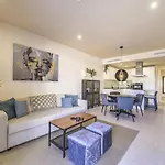 Panoramic Views & Walk To Beach! *