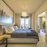 Panoramic Views & Walk To Beach! *