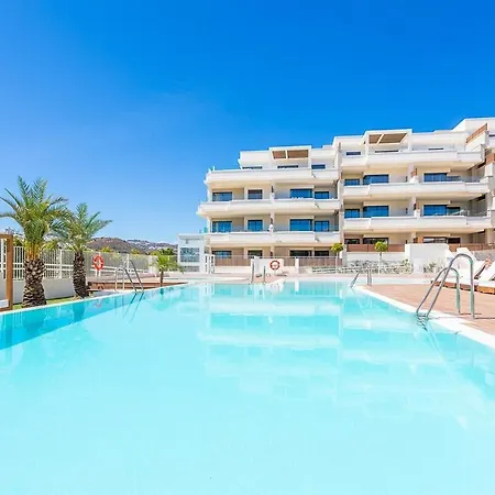Apartment Panoramic Views & Walk To Beach! *
