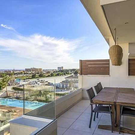 Panoramic Views & Walk To Beach! Apartment *